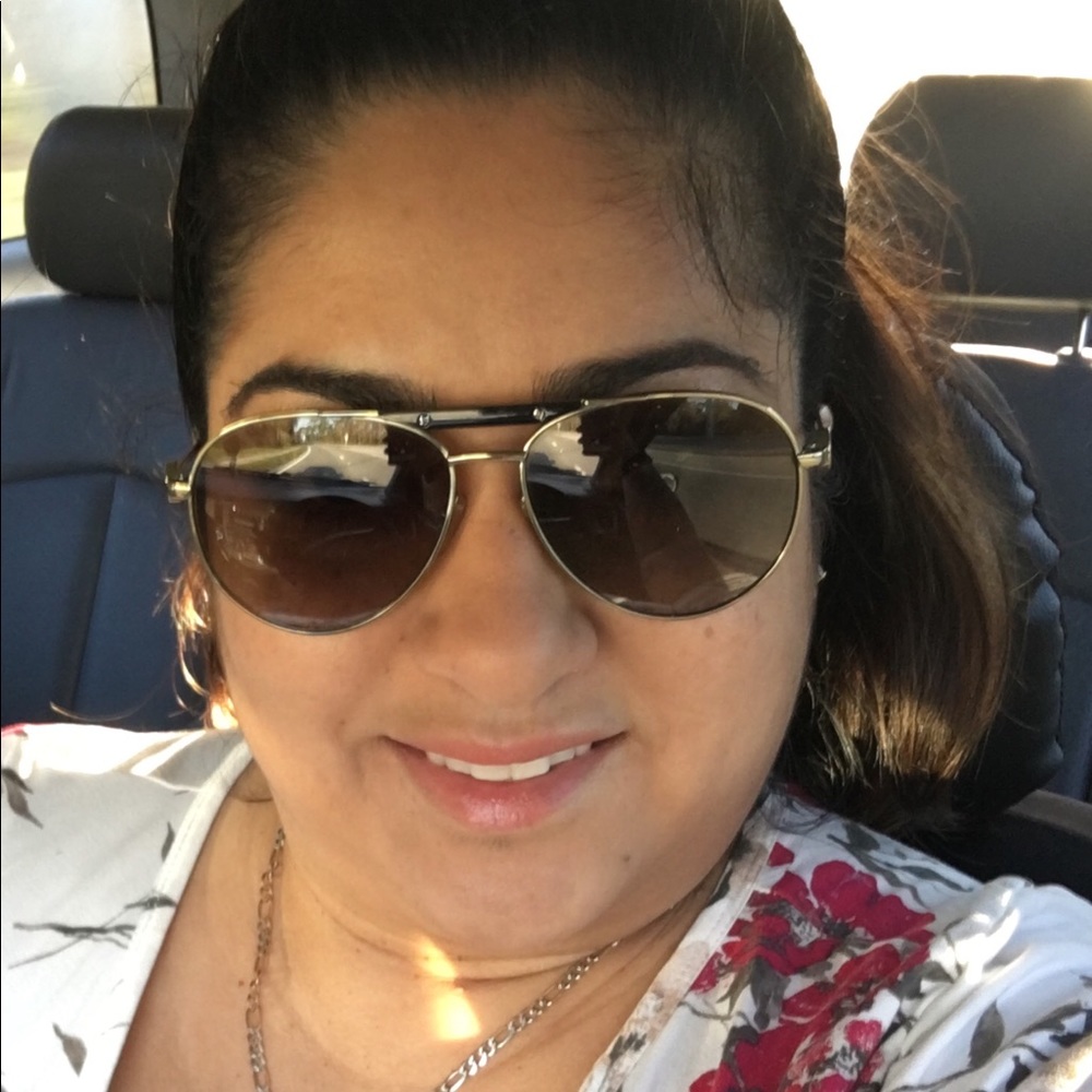 Meet your Posher, Saadia